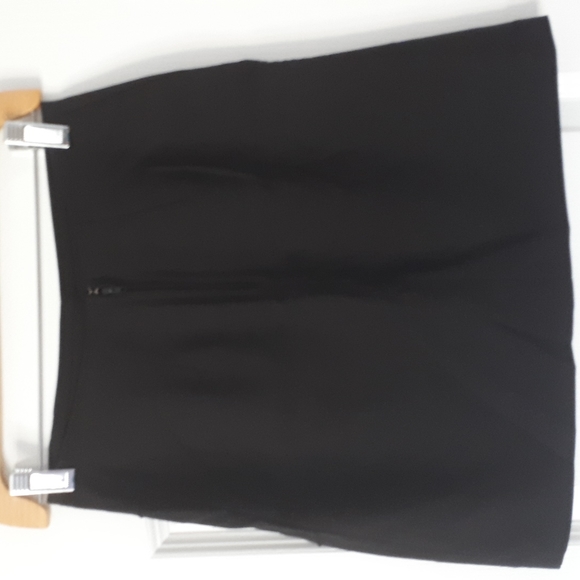 Garage Skirt - Picture 3 of 9